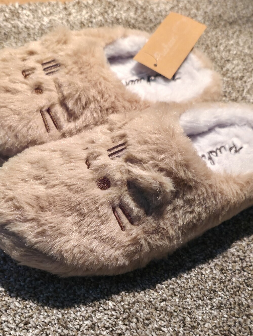 Girls/Womens NWT Pusheen Slippers Sized US 5/6  UK 3/4. EU 36/37